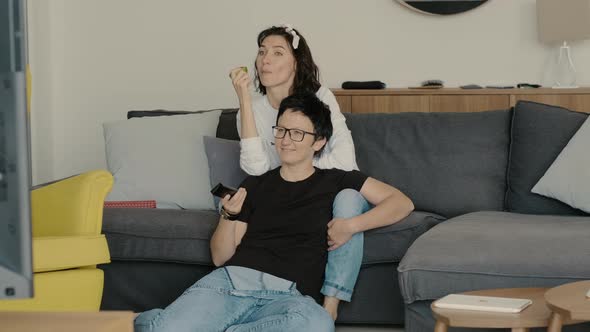 Two Women Watch Tv on Sofa Rbbro alt