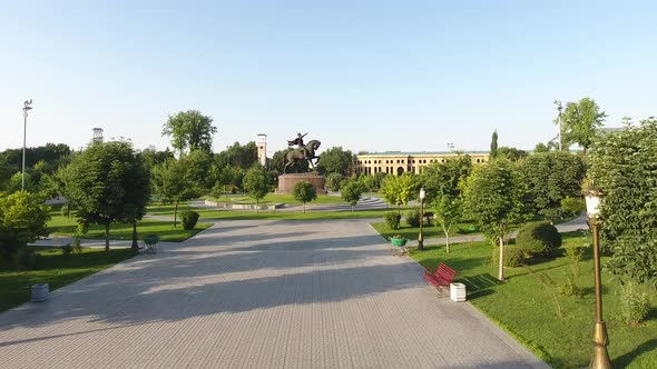 Monument to Amir Temur. Tamerlan. Tashkent. 4K. alt