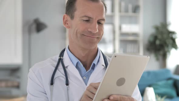 Senior Doctor Using Tablet Computer alt