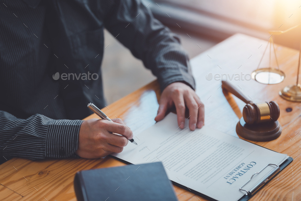 The Legal Execution Department makes an appointment with the customer to sign an agreement, sign a m