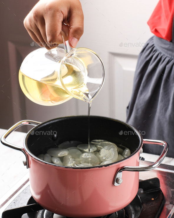  Pour Simple Syrup or Sugar Syrup or Liquid Sugar to the Pan