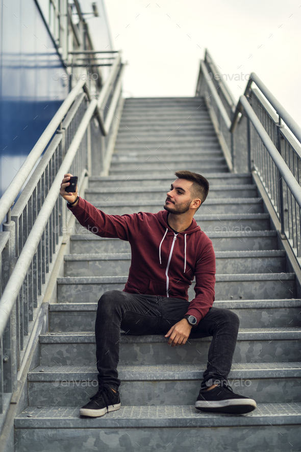 How to Take Good Selfies: 7 Expert Tips for Guys and Girls