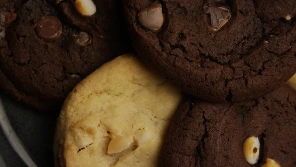 Cinematic, Rotating Shot of Cookies on a Plate - COOKIES 280 alt