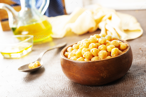 Single serving of chickpeas in bowl