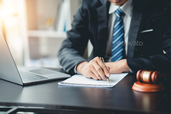 The Legal Execution Department makes an appointment with the customer to sign an agreement, sign a m