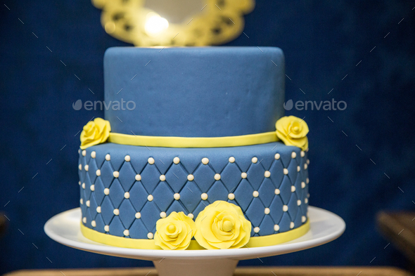Yellow Heart Cake – Nisha Cake Studio