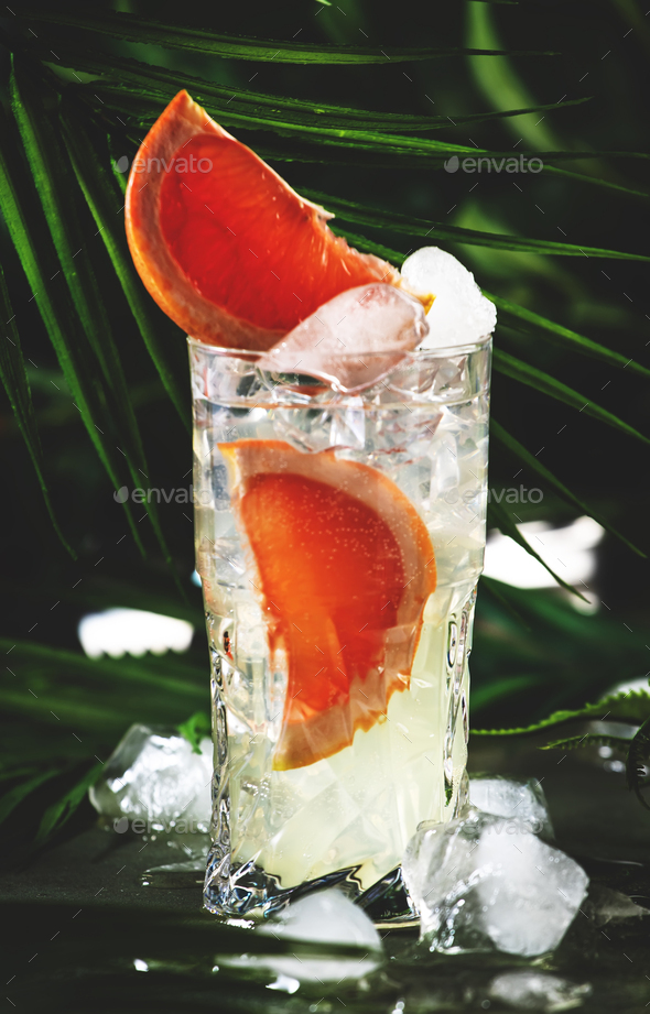 Gin bitter grapefruit cocktail with dry gin, tonic, and ice. Deep green