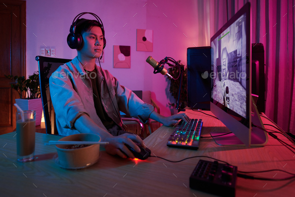 Man gamer teaching his girlfriend playing space shooter video game Stock  Photo by ©DragosCondreaW 465086788