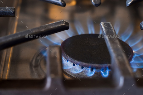 Gas stove burner with blue flame