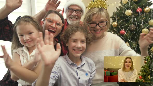Big Friendly Family Wishes a Merry Christmas To a Relative Via the Internet alt