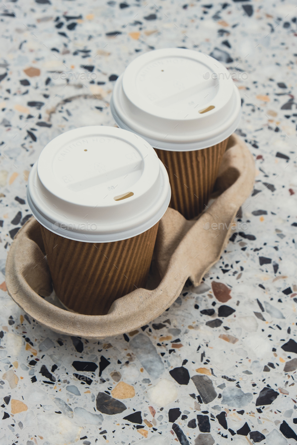 File:Hot Stopper in the lid of a paper coffee cup with a cardboard