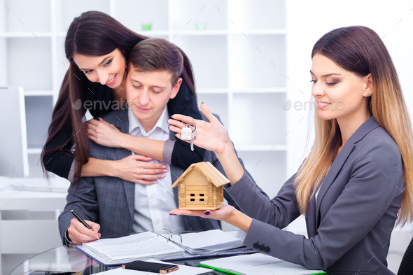 Sales manager giving advice to his couple clients