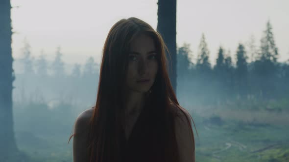 Young woman in the evening light alt