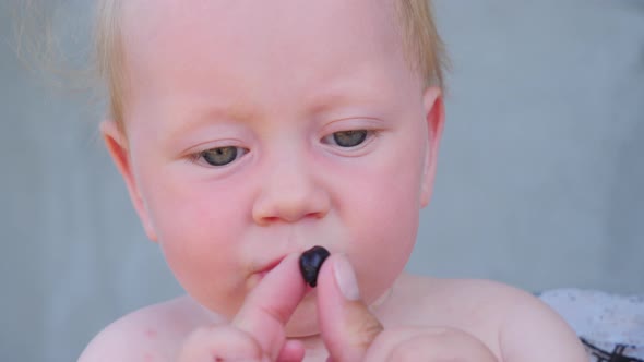 First feeding. Nutrition for babies. Organic food for babies. Baby eating outdoor alt