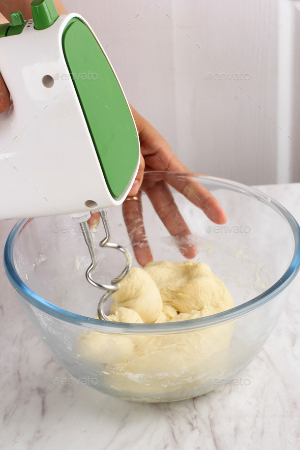 using a mixer to make cake batter in the kitchen Stock Photo by