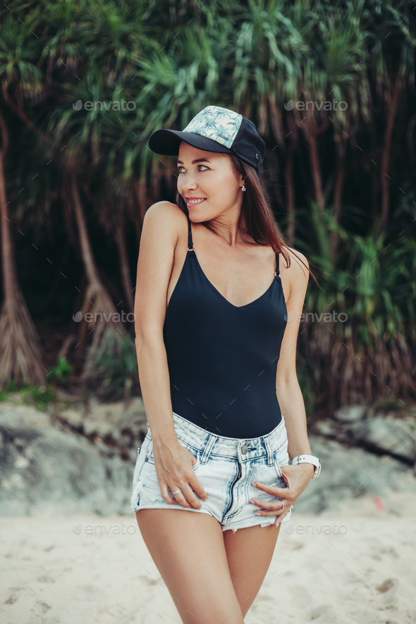 Pin by CUTE girl on AttItUdE gIrLs Dp HiDdEn FaCe WiTh CaP@@@ | Stylish  girl images, Teenage girl photography, Cap girl