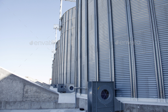 Silo heating and air conditioning systems