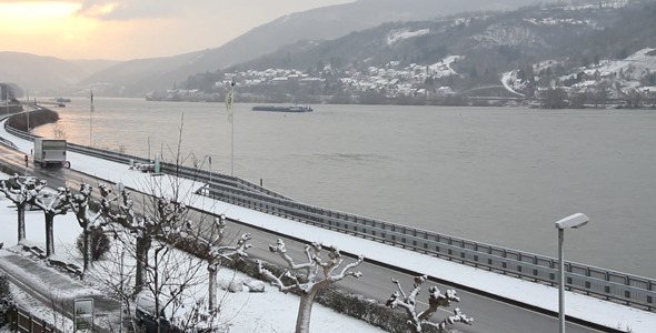 River Traffic Time Lapse 02 alt