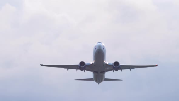 Jet Airplane Take-off alt