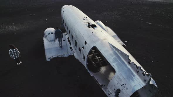 Aerial Shot of Tourists Taking Pictures of the Solheimasandur Plane Wreck alt