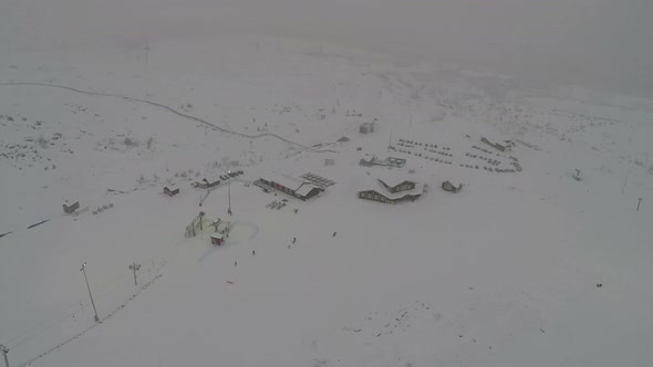 Ski Resort in Snowfall alt