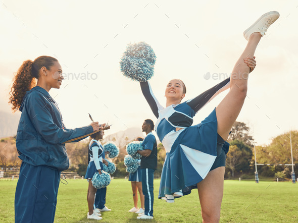 Cheerleaders on the Football Playground Editorial Stock Photo - Image of  competition, fitness: 129080908