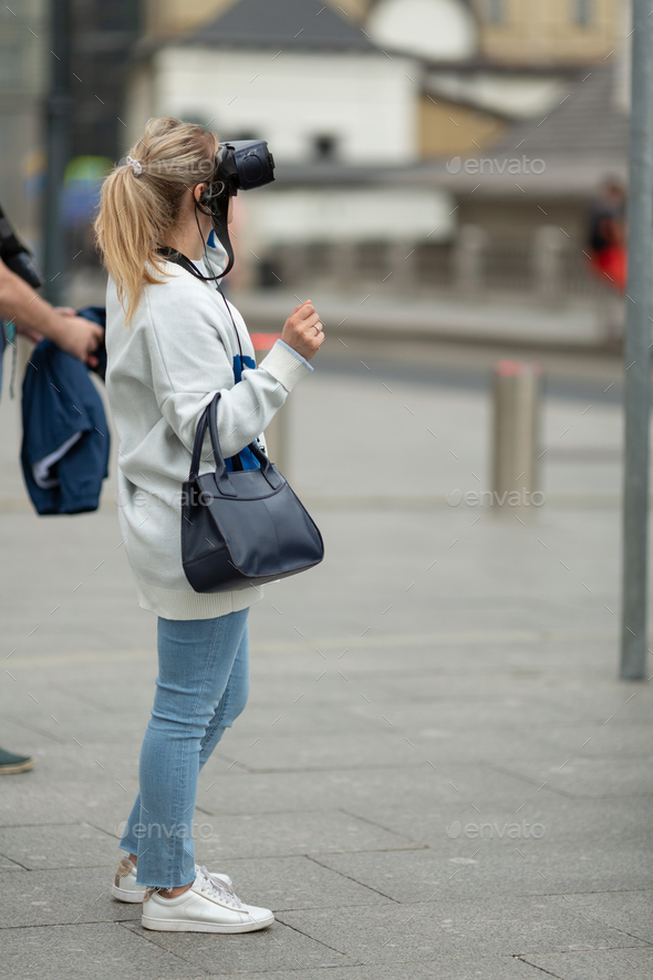A woman on a city tour wearing VR glasses