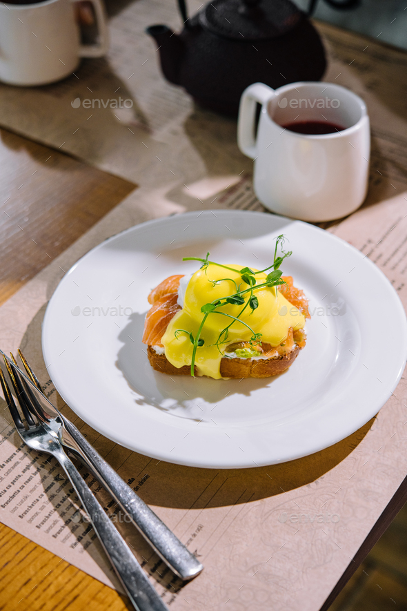 Egg Benedict With Hollandaise Sauce And Smoked Salmon On Toast Stock ...