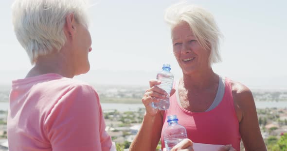 Athletics women drinking water alt