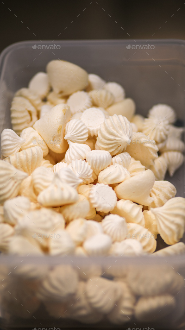 bunch of meringue twirls in a box for cake icing and top decoration
