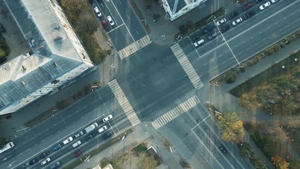 A Large City Intersection in the Morning Cars are at a Traffic Light alt