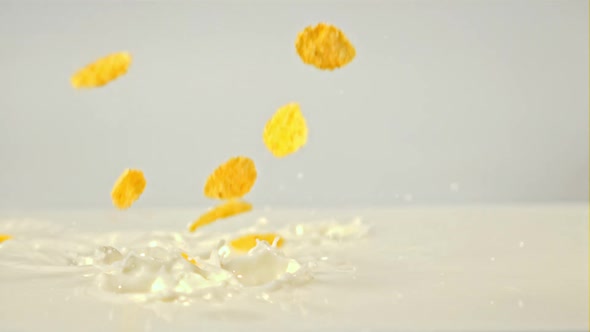 Super Slow Motion in the Milk Drop Cornflakes alt