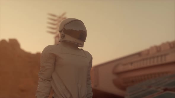 Astronaut on the Surface of Mars alt