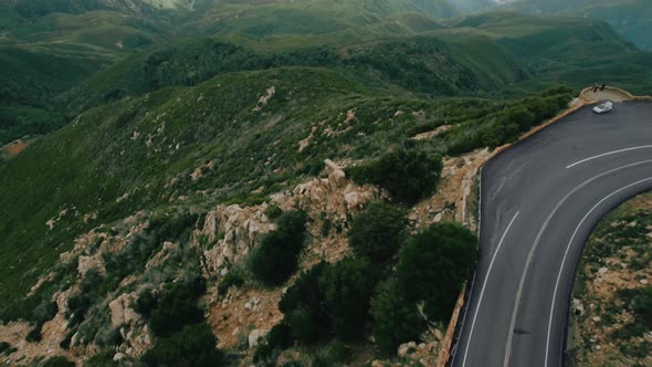 The drone flies from the serpentine, aerial view of the hills near Twin Peaks, California, USA alt