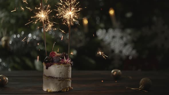 Christmas Cake with Sparklers alt