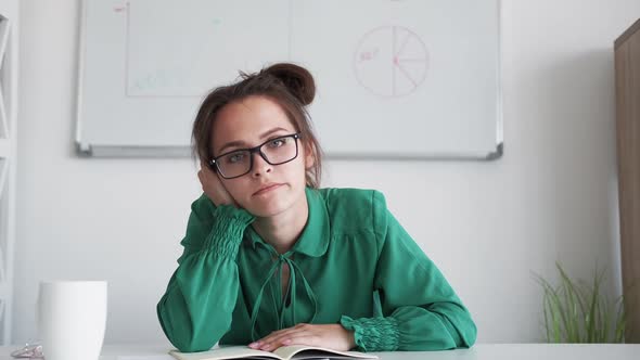 Online Learning Business Webinar Tired Nerd Woman alt