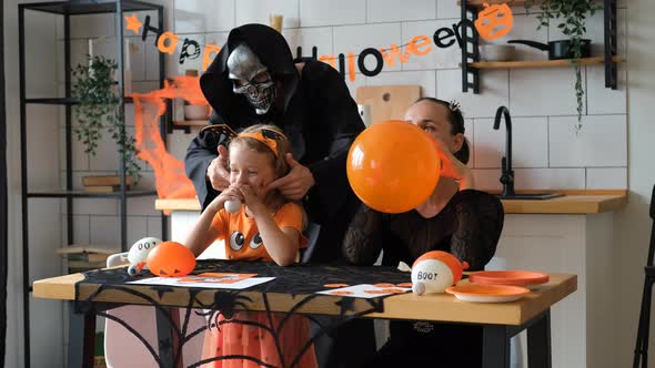 Funny Family Inflating Balloons for Halloween alt