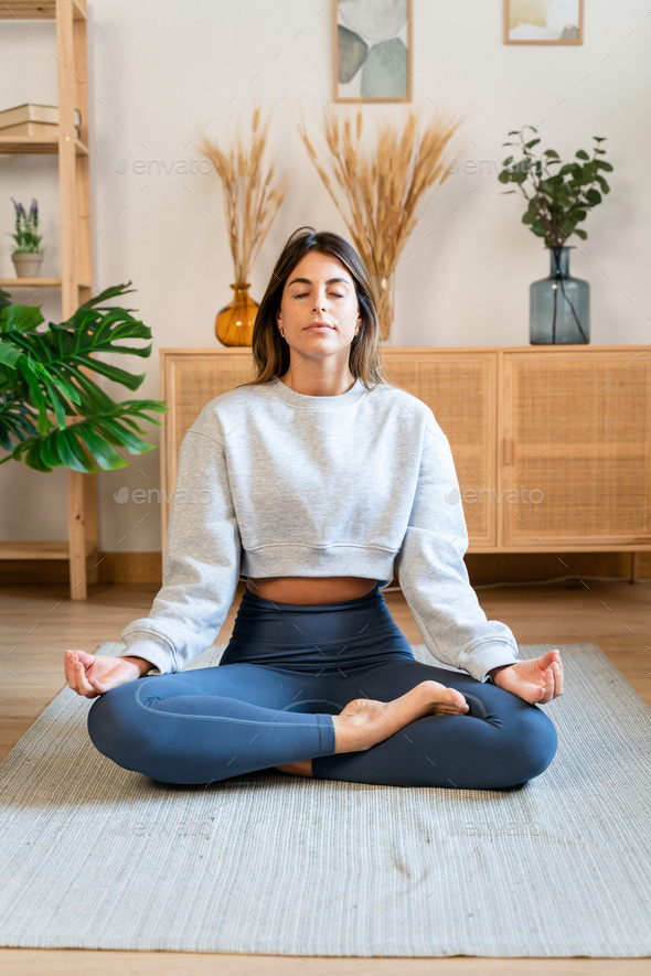 Meditation And Relaxation Of The Yoga Movement, Woman Yoga, Pose Yoga,  Black Green PNG Transparent Background And Clipart Image For Free Download  - Lovepik | 400254240
