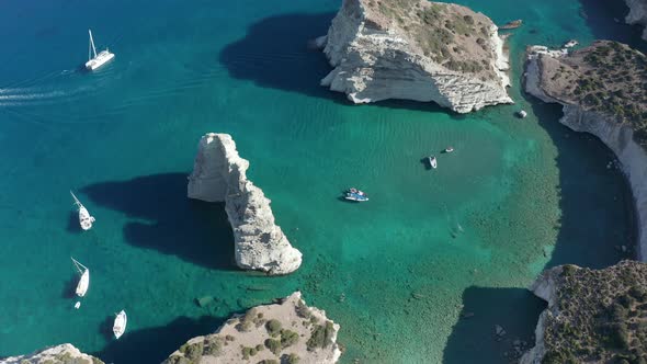 Beautiful View of Tropical Island Bay with Turquoise Water and Boats alt