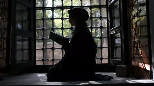Muslim Quran Silhouette alt