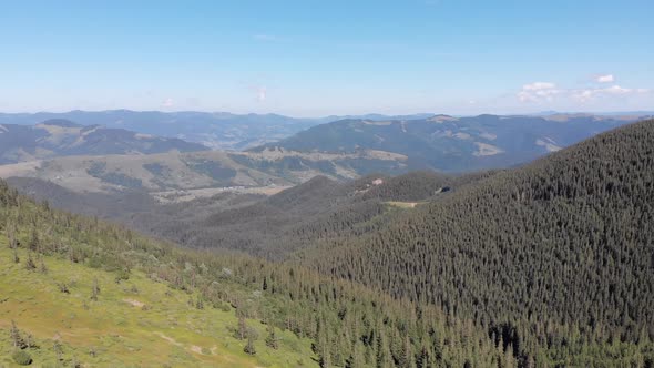 Aerial Panoramic View of Green Mountain Range and Hills in Valley of Carpathian alt