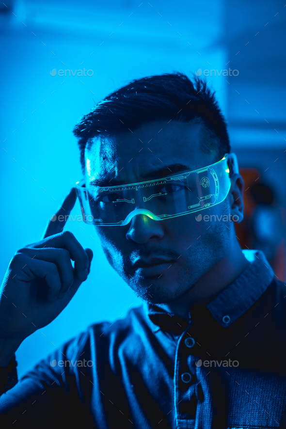 Futuristic LED Glasses Light Up Glasses Cool Neon Cyber Robot Sunglasses NEW