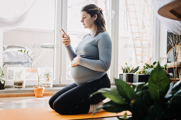 Pregnancy Workout Apps, Pregnancy Exercise Apps. Prenatal and Postnatal Workout, Pregnancy Wellness - Stock Photo - Images