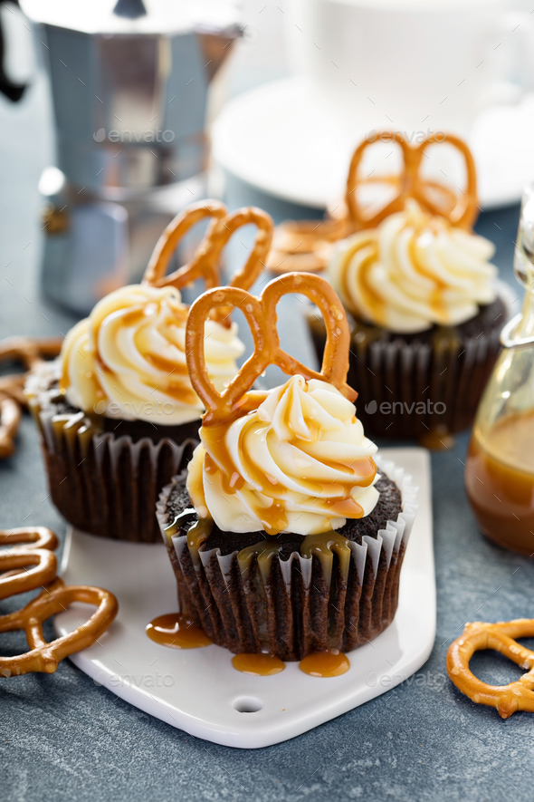 Salted caramel cupcakes with pretzels