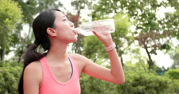 Sport woman drink of water alt