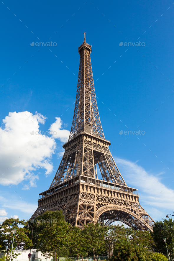 The eiffel tower in Paris - France " Tour Eiffel " - Stock Photo - Images