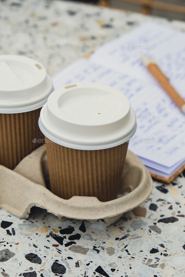 File:Hot Stopper in the lid of a paper coffee cup with a cardboard