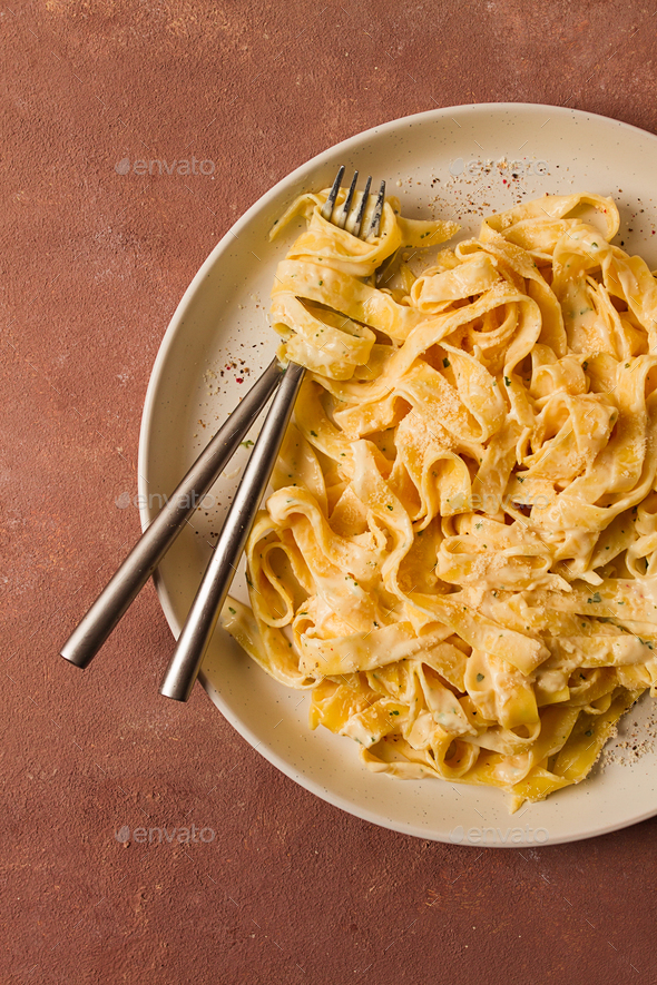 Fettuccine, tagliatelle, in creamy garlic sauce, Italian traditional ...