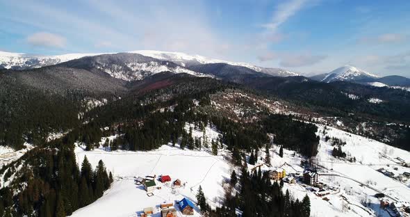 Village in the Mountains in Winter alt