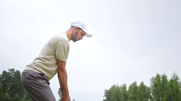 Young man playing golf alt